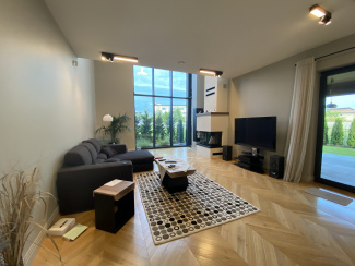 IC6 121153 - Casa 6 camere de inchiriat in Floresti