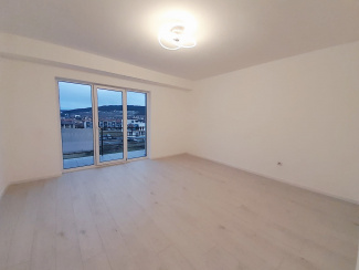 VA4 130028 - Apartment 4 rooms for sale in Floresti