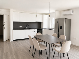 VA4 138410 - Apartment 4 rooms for sale in Floresti