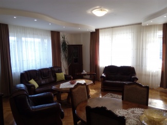 VC6 55096 - Casa 6 camere de vanzare in Floresti