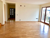 VC7 60342 - Casa 7 camere de vanzare in Europa, Cluj Napoca